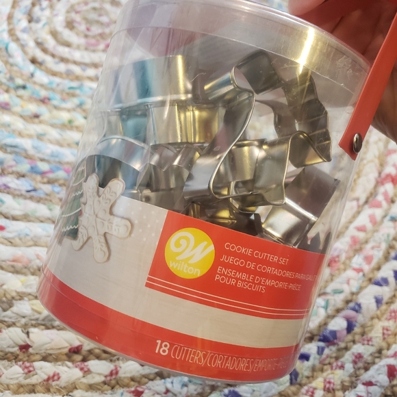 🌼5 for $25🌼 16 piece holiday cookie cutters - Picture 3 of 3